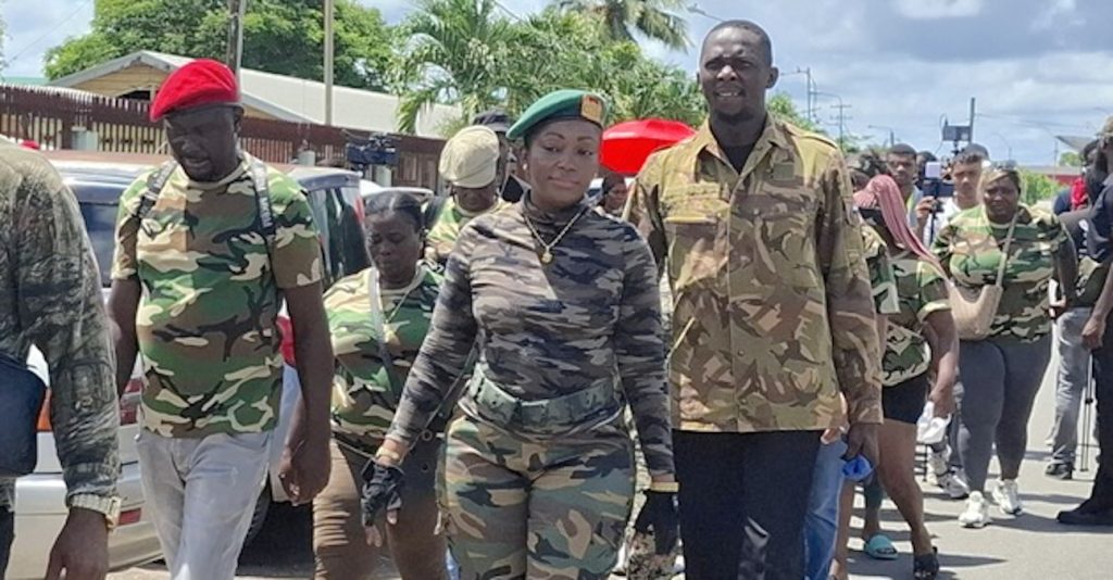 Politicus dient klacht in over onwettig gebruik militair uniform door burger tijdens politiek evenement in Suriname.
