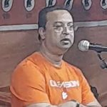 Minister Riad Nurmohamed spreekt over economische schulden en behaalde vooruitgang onder de VHP-regering in Suriname.