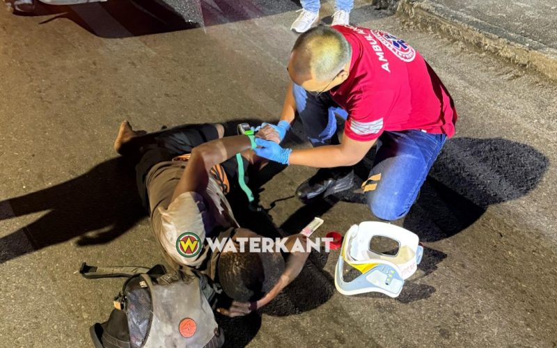 Politieman botst met fietser op de Indira Gandhiweg