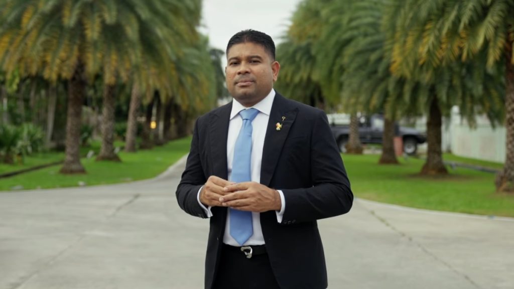 Azruddin Mohamed tijdens toespraak over presidentskandidatuur Guyana