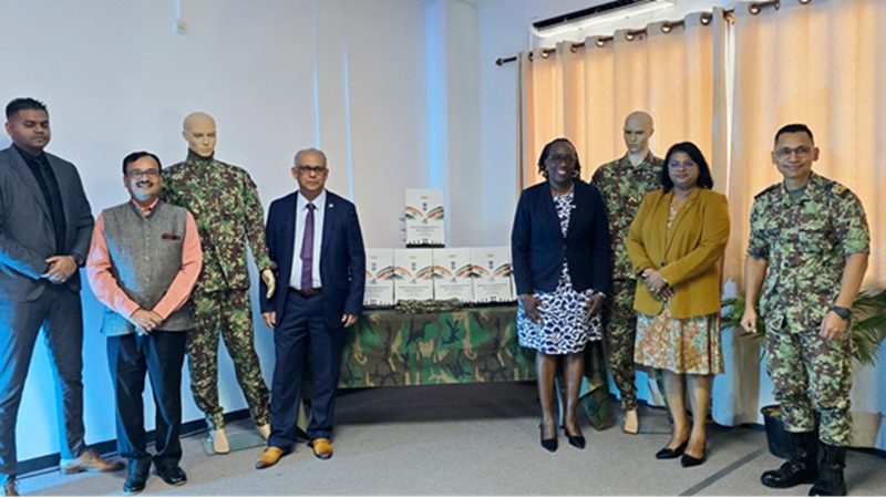 Suriname krijgt 4.500 legeruniformen van India
