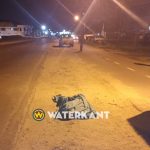 Locatie van dodelijke aanrijding op de Martin Luther Kingweg, Suriname – politie en ambulance ter plaatse.